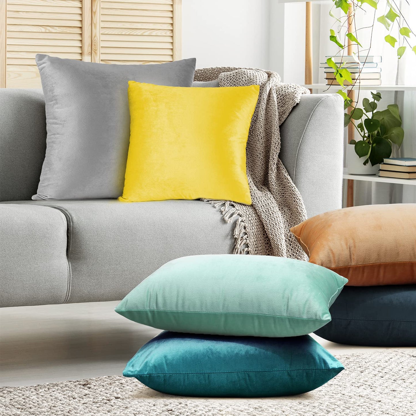 Nestl Throw Pillow Covers, Cozy Velvet Decorative Light Blue Pillow Covers 18 x 18 Inches, Soft Solid Couch Pillow Covers for Sofa, Bed and Car, Set of 2