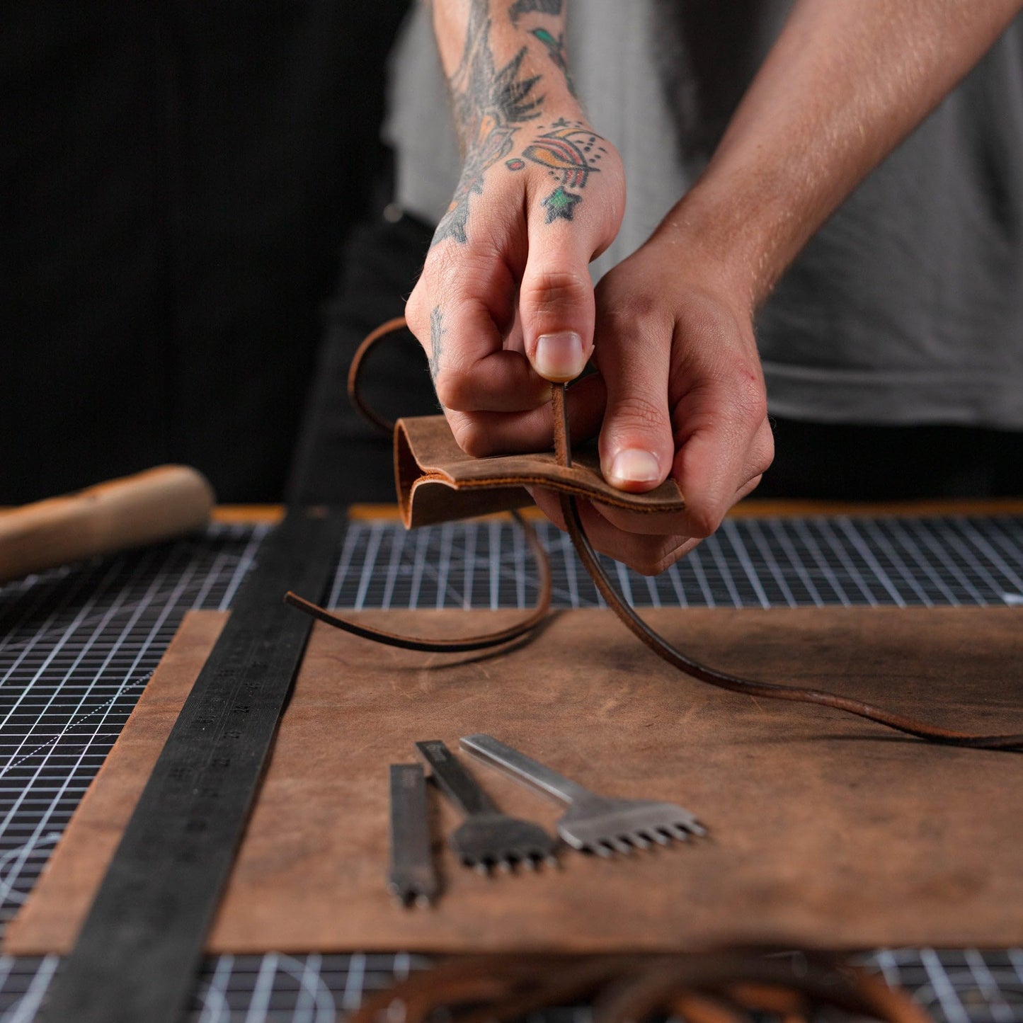 Moonster Genuine Leather Sheets for Crafts, Tooling Leather Sheet 12"x24" – Full Grain Buffalo Leather Fabric, Leather Crafting Kit, Veg Tan Leather for Leather Craft with 36" Cord – Soft Brown