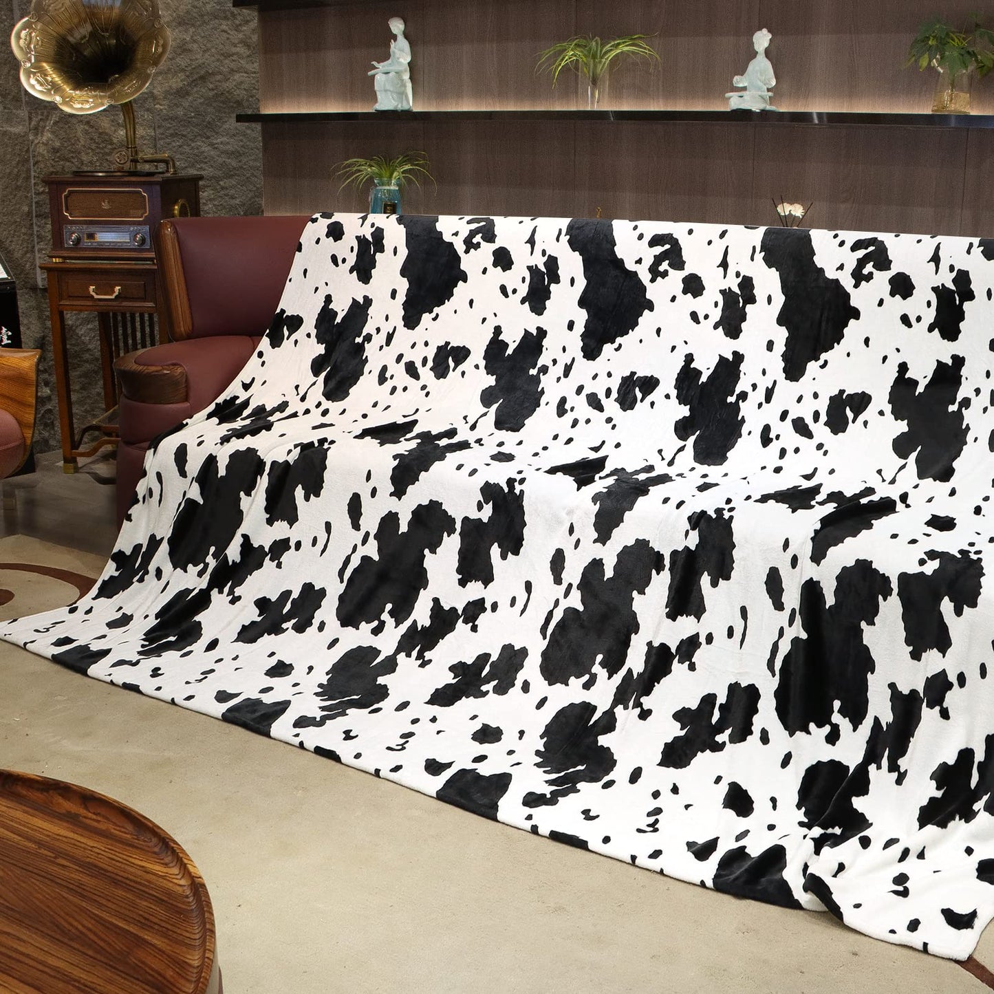 KIVEE Fleece Blankets King Size Cow Print Blanket for Bed Couch, Soft Cozy Fuzzy Large Blanket, Luxury King Size Cow Throw Blankets 108x90 Inches