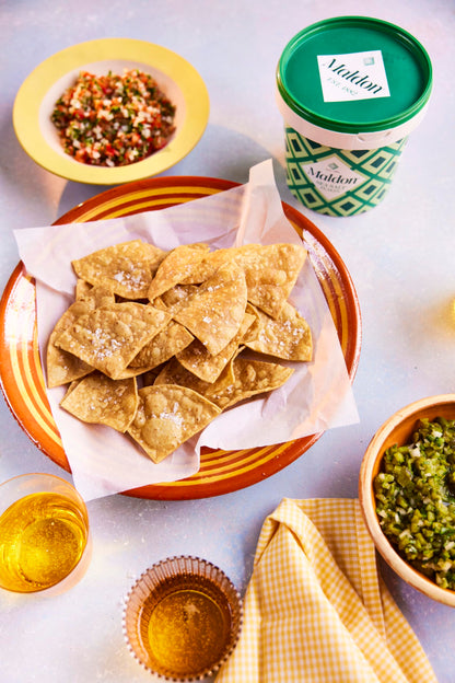 Maldon Salt, Sea Salt Flakes, 20 oz (570 g), Resealable Tub, Kosher, Natural, Handcrafted, Gourmet, Pyramid Crystals