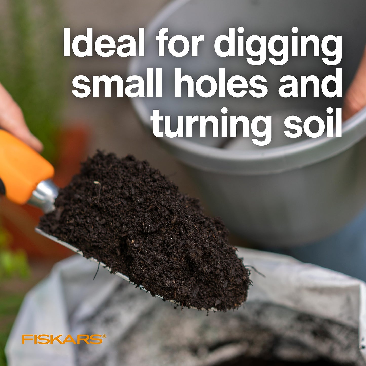 Fiskars Ergo Garden Trowel for Digging and Planting, Heavy Duty Gardening Hand Tool with Hanging Hole