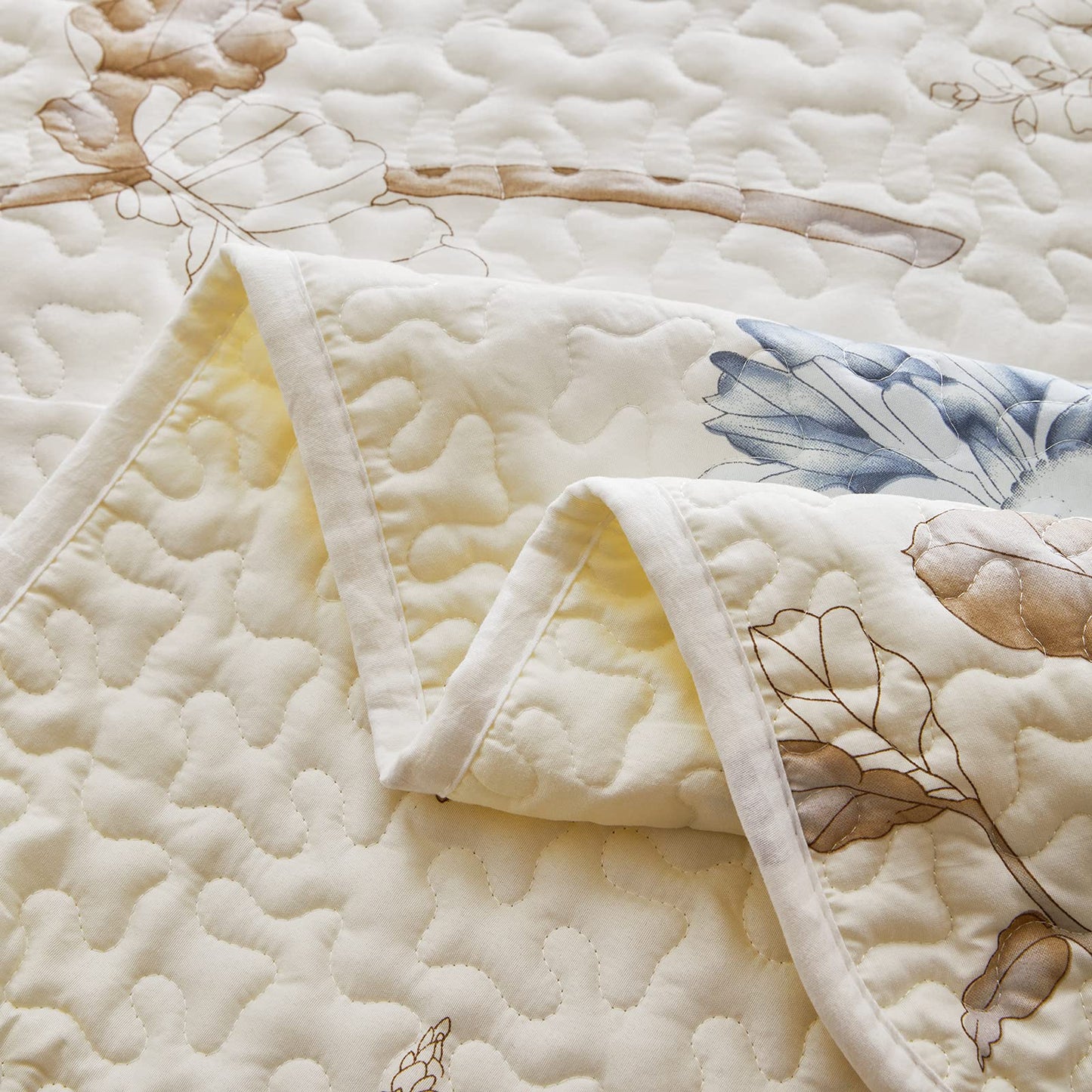 Joyreap Floral Quilt Set California King- 102x114 inches, 3 Pieces Lightweight Microfiber Quilt, Elegant Flower Botanical Design, Bedspread Bed Cover for All Season, 1 Quilt and 2 Pillow Shams