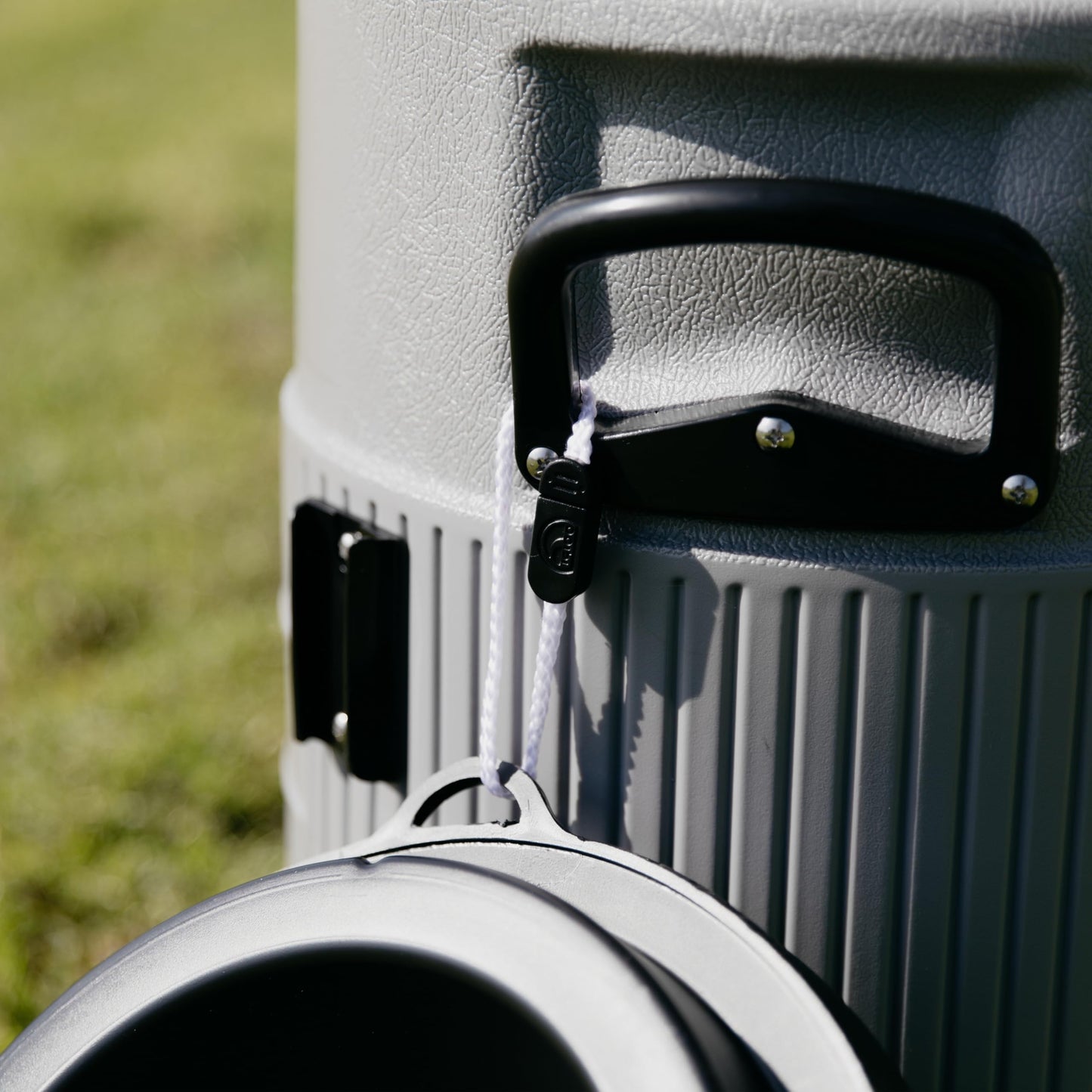 Igloo 5 Gallon Portable Sports Cooler Water Beverage Dispenser with Flat Seat Lid, Insulated Beverage Dispenser, Grey/Black