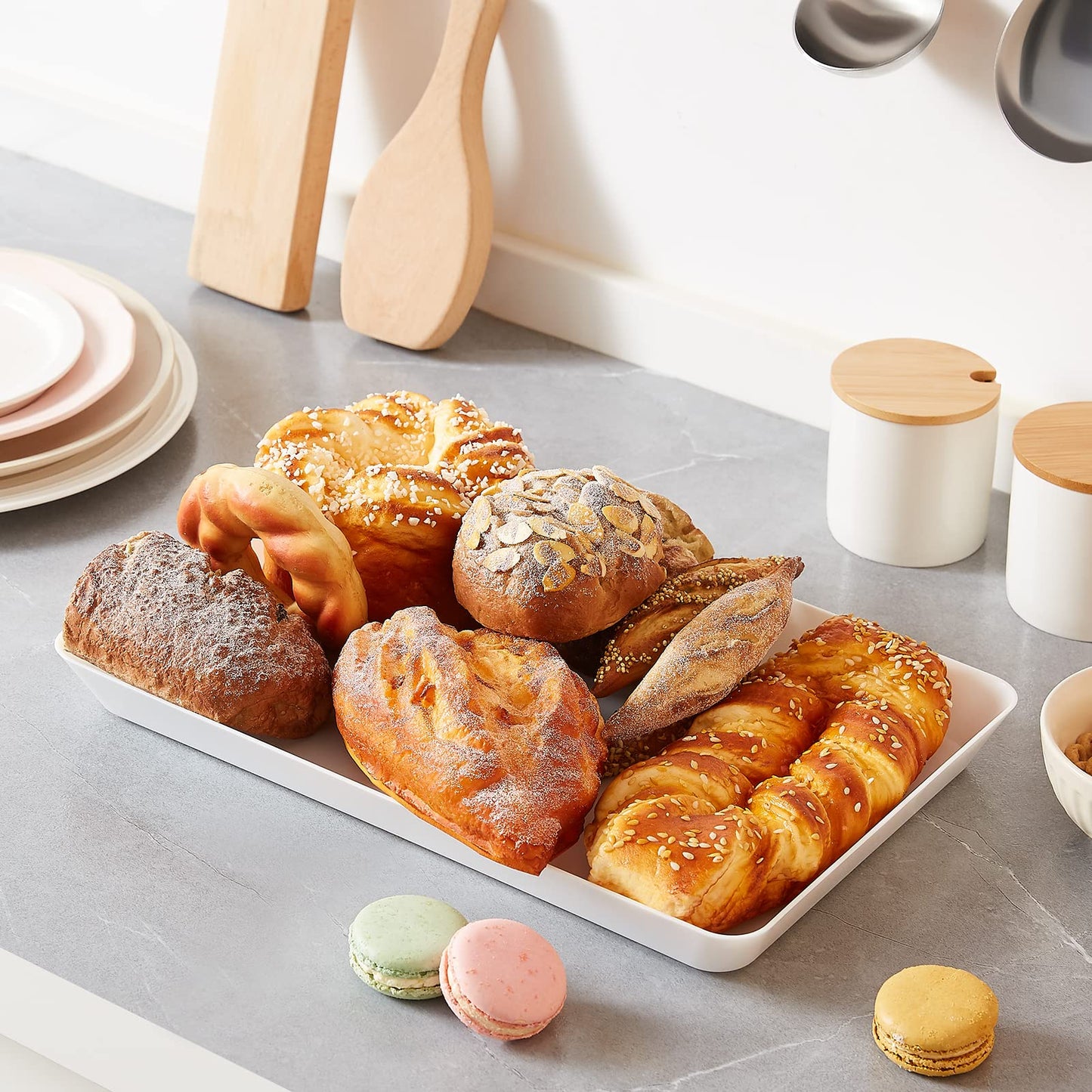 Lifewit Plastic Serving Tray for Party Supplies, 15" x 10" White Trays for Serving Food, Reusable Large Platter for Buffet, Fruit, Dessert, Snack, Veggie, Kitchen and Outdoor Use, Rectangle, 3 Pcs