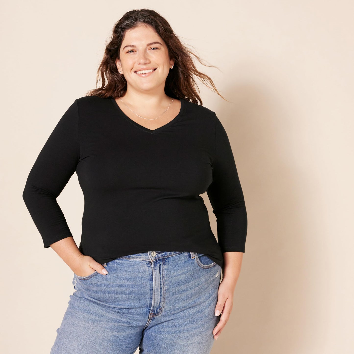 Amazon Essentials Women's Regular-Fit 3/4 Sleeve V-Neck T-Shirt (Available in Plus Size), Black, Large