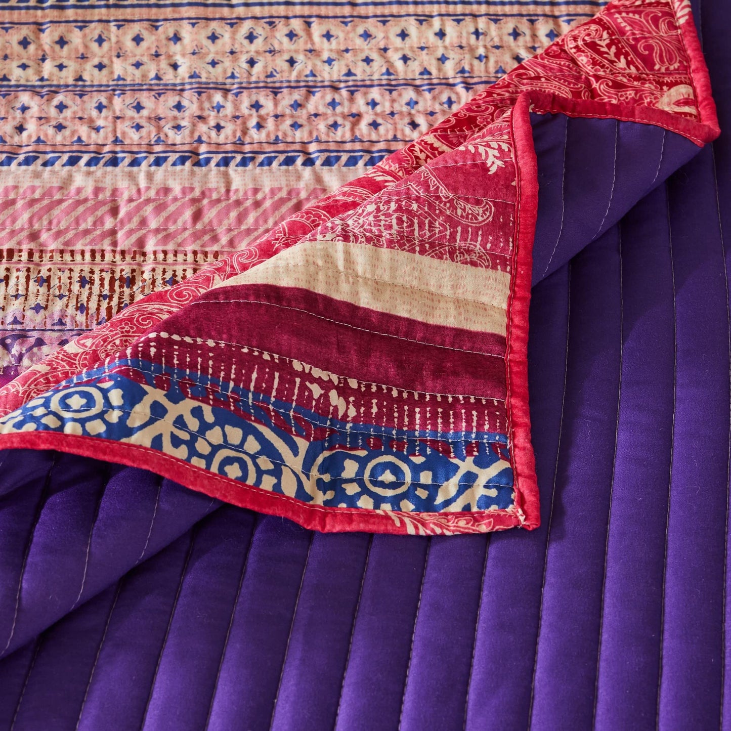 Greenland Home Luxury Microfiber Quilt Set, Ultra-Soft, Silken Brushed, Lightweight & Breathable, Wrinkle-Resistant, Extreme Value Reversible Bedding, 3-Piece Full/Queen, Aurora Pink