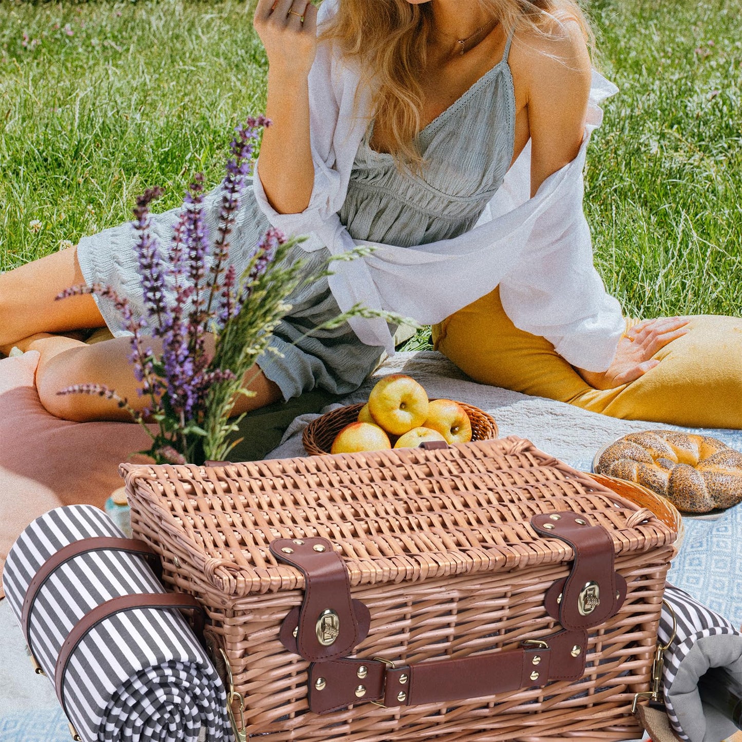 Picnic Basket with Blanket and Wine Pouch for 2 Wicker Picnic Set with Insulated Liner Cooler Bag Hamper for Camping,Wedding - Stripes