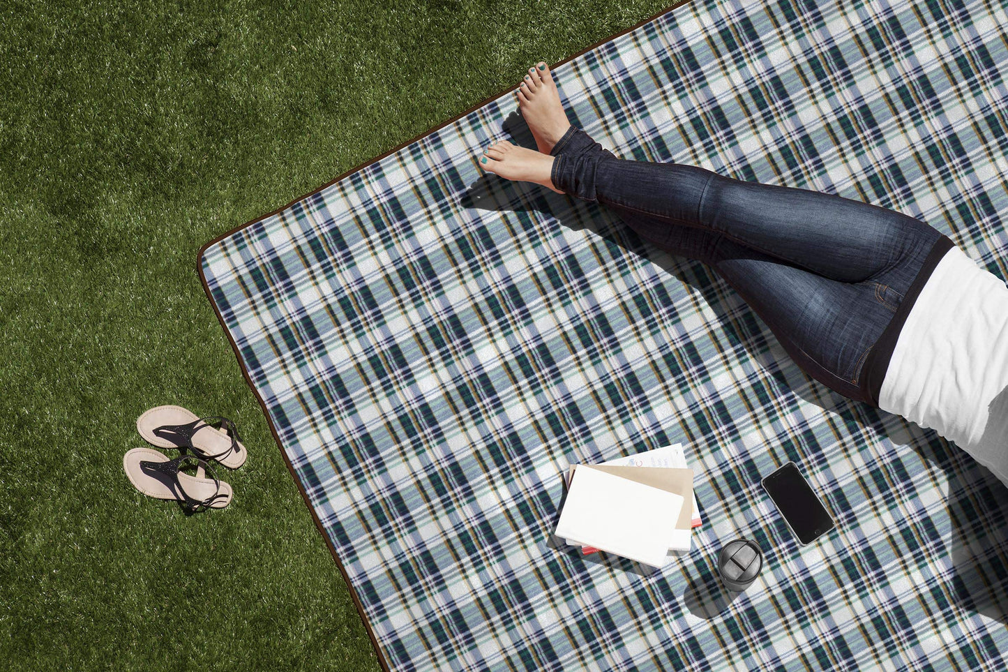 ONIVA - a Picnic Time Brand - Blanket Tote XL Outdoor Picnic Blanket - Beach Blanket - Camping Blanket