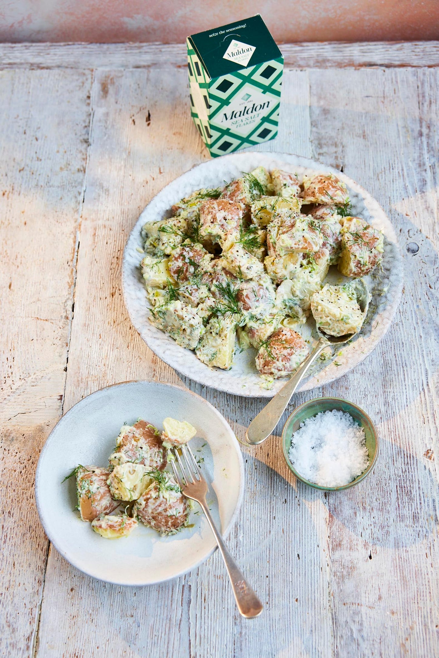 Maldon Salt, Sea Salt Flakes, 8.5 oz (240 g), Kosher, Natural, Handcrafted, Gourmet, Pyramid Crystals (Packaging May vary)